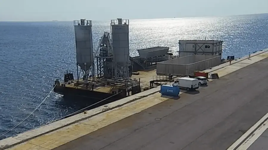 Vado Ligure, via libera rapido all’impianto di betonaggio nel porto: “Iter decisivo per la diga foranea di Genova”